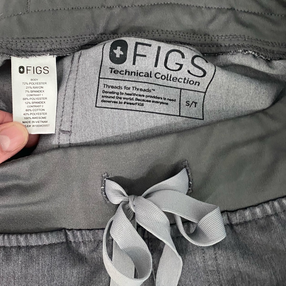 Figs Gray Scrubs - Picture 3 of 4
